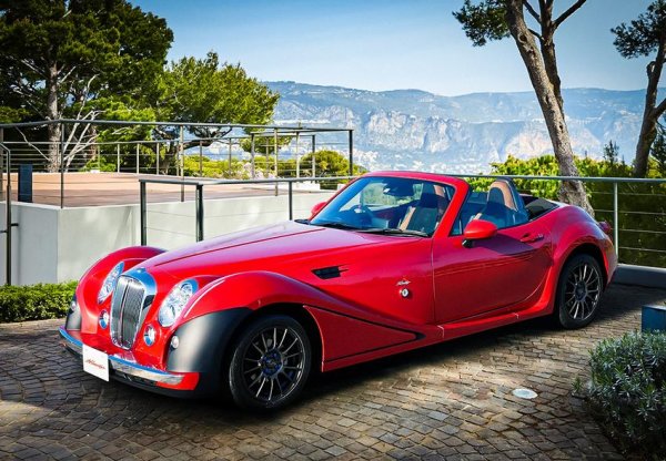 Компанията Mitsuoka стана световно известна с това, че стилизира съвременни автомобили като ретро-машини. Понякога се поучава доста специфично, но няма човек, който да е останал равнодушен към този стил. Или го харесвате, или го намразвате. 