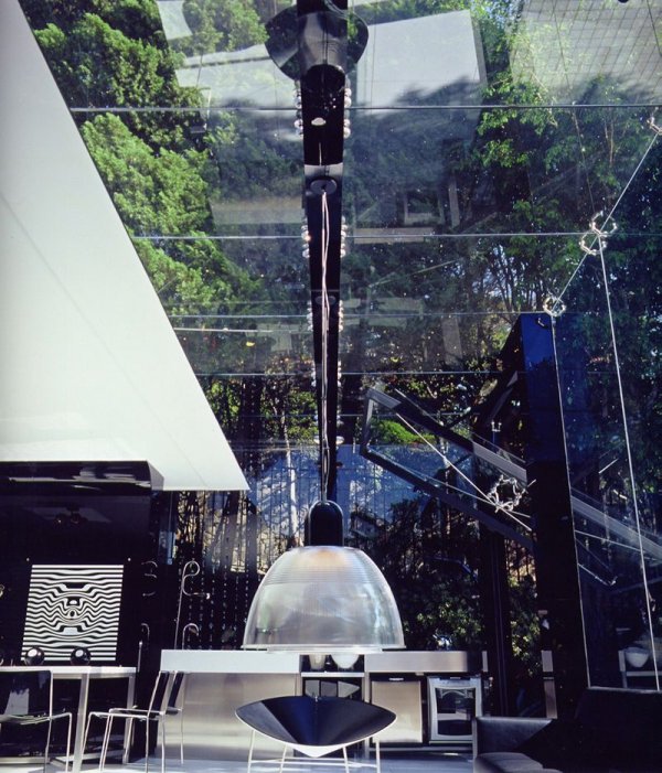 Съвременен гараж от Брунете Фракароли, съчетаващ атрактивна визия и максимална функционалност по уникален начин