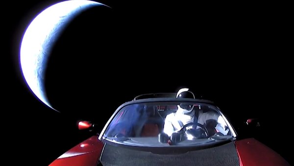 ... пътуването до нашия спътник би ви отнело по малко от месец, ако карате със средна скорост от приблизително 100 км/ч. Това не е лошо, но сериозно се съмняваме, че ще може да спрете на Международната космическа станция за да заредите гориво и да си купите чипс...