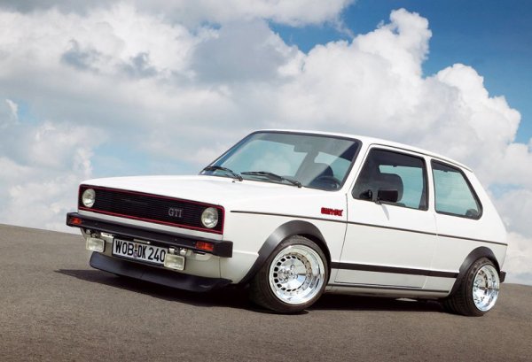 Първото поколение на автомобила с внушителната решетка на радиатора, лоста за скорости във формата на топка за голф и формата на кубче стана произведение на инженерното изкуство. Проблем за тази кола е, че ръждавее, което води до много по-малко останали бройки на пазара. Оттам се повишава и тяхната цена.