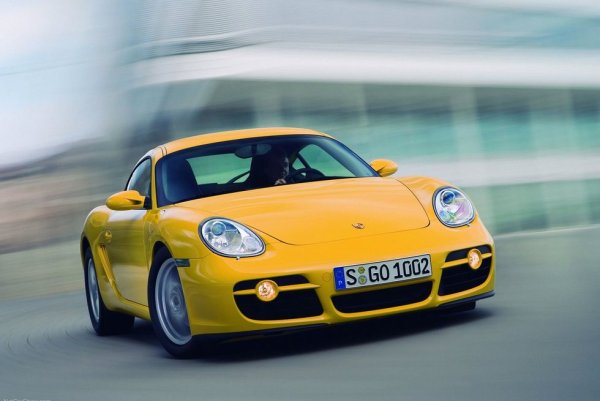 Porsche даде на Boxster версия купе &ndash; Cayman, през 2005 г. Със задно разположение на двигателя той беше по-лек и имаше по-оптимално разпределение на теглото от 911 и по-твърд от Boxster. Освен това може да е бил най-добрият автомобил на пътя. Porsche не му даде повече мощност, за да не осигури на 911 истинска конкуренция.