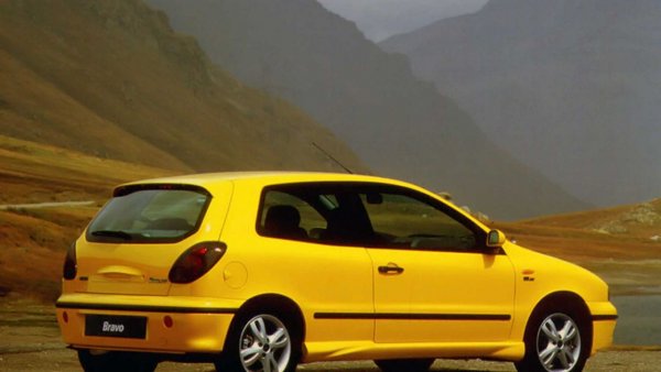 Не всеки познава петцилиндровите двигатели на FCA Group (Fiat по онова време). Между 1995 и 2001 г. обаче, спортната версия на италианския компактен модел Bravo - HGT, използва атмосферен бензинов двигател с 2,0 литра работен обем, 20 клапана и 155 коня мощност. Впоследствие компанията разработва турбо версията на Bravo HGT, чиято мощност достигна 220 к.с.