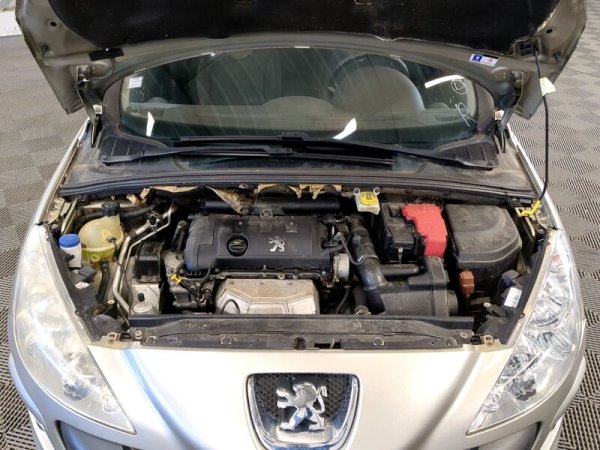 Този 4-цилиндров двигател е жизнен, но трябва да го държите във високи обороти, за да извлечете максимума от него, особено когато е натоварен. В резултат на това страдат нивата на шум и разходът на гориво. 

Цените в България са атрактивни: започват от около 3000 евро за автомобили с пробег над 200 000 км, като по-запазените екземпляри достигат до около 3800 евро. 