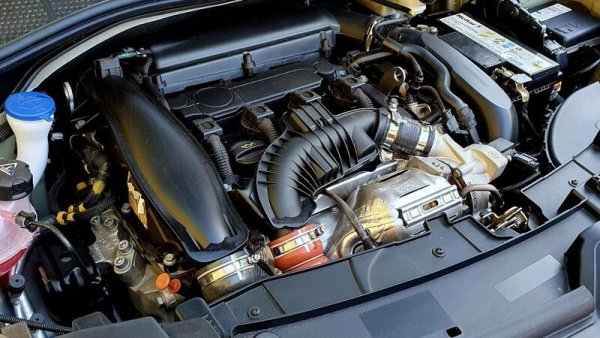 Мощен, тих и плавен, този двигател с турбокомпресор успява да държи разхода на гориво под контрол, освен в града. За съжаление, той е толкова рядък, колкото и крехък заради проблеми с ангренажната верига. 

Предвидете около 4100 - 4600 евро за ниво на оборудване F&eacute;line на около 200 000 км.