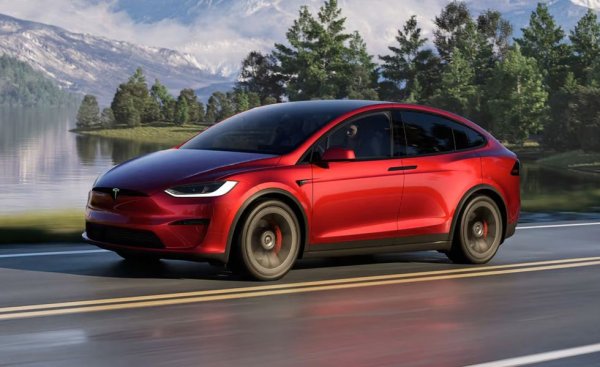 Беше време, когато големият кросоувър на Tesla и неговите отварящи се нагоре врати бяха последен писък на модата на щатския пазар. Но отдавна вече не е така. Скъпият и на остаряла платформа Model X не може да се мери с по-съвременните модели на марката. Най-вероятно още през януари ще бъде изпреварен от Ford F-150 Lightning и BMW i4. 
