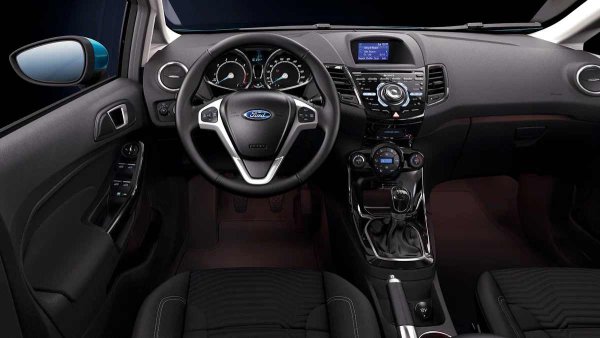 Животът на двигателите обикновено надхвърля 250 000 км. Става дума за 4-цилиндровите атмосферни бензинови Sigma с обем 1,25, 1,4 и 1,6 литра. Те имат чугунен блок и надеждно задвижване на ангренажния ремък. Досаждат само с дребни неща, като течове на масло поради лоша вентилация на картера, деформация на пластмасовия капак на главата на цилиндъра, некачествени уплътнения и тръби на охладителната система.

Що се отнася до трансмисията, добре е да се избягва роботизираната PowerShift, който се появи след рестайлинга. Тя страда от "подскоци" при ниски скорости, бързо износване на съединителя и чести повреди на контролния блок. Най-добрият избор е 5-степенната механична IB5. Тук тя се държи много по-добре от при Mondeo или Focus и при внимателно използване може да измине над 300 000 км. Старата 4-степенна автоматична скоростна кутия, инсталирана преди рестайлинга, също е безпроблемна и може да измине същите километри, особено ако маслото се сменя на всеки 60 000.
