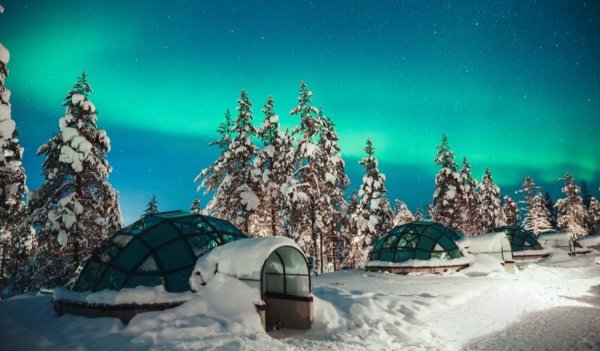 Ивало е градче с 4000 жители във финландската част на Лапландия, което има несъразмерно голямо летище заради големия приток на туристи. Наблизо е Саариселка, най-северният ски курорт в света. От 24 май до 22 юли слънцето изобщо не залязва, а от 28 ноември до 9 януари е полярната нощ, когато въобще не се съмва. Извън този мрачен период мястото е пленително - северни елени, кучешки впрягове, Северното сияние... Тук наблизо е и тестовият полигон на производителя на гуми Nokian - особено забавно място за автомобилни фенове (виж линка под статията). 
Финландската част от Е75 се спуска на юг чак до Хелзинки, където магистралата прекъсва и трябва да вземете ферибот до Гданск. 
