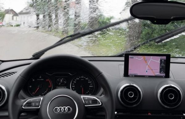 Преди 50 години само един автомобил в света - Lincoln Continental, е оборудван с чистачки с променлива скорост. А те са много важни при справяне с по-силен дъжд или сняг. Всички други производители по това време имат чистачки само с една скорост, които на всичко отгоре издават ужасен звук, ако на предния прозорец няма достатъчно вода.