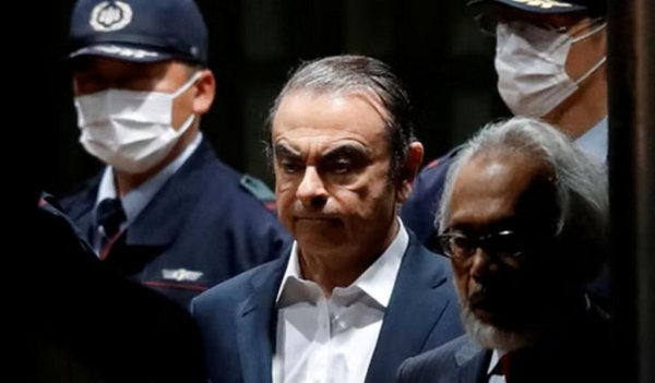 Дните, които скандалният шеф на Nissan Карлос Гон прекара в японски затвор между ареста му през ноември 2018 и бягството му от страната в кутия за музикални инструменти през декември 2019. Гон се закле да изчисти името си по делото за финансови нарушения, обвинявайки &bdquo;шепа безскрупулни, отмъстителни лица в Nissan&ldquo;. Но все още не се е слуичило. 
