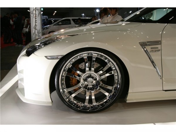 Branew Nissan GT-R / Токио 2009