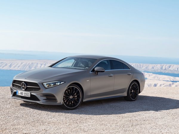 1. Apple - 42,7%, 2. Samsung - 22,1%, 3. Xiaomi (Redmi) - 15,3%, 4. Huawei (Honor) - 5,3%