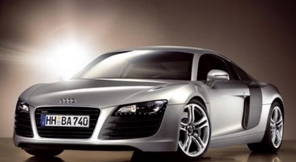 Сега обявен за един от великите дизайни на новия век &ndash; като TT на Audi в края на 20-ти, R8 е създаден и има минимални актуализации до 2024 г. Отличава се със страхотна привлекателност на елегантния дизайн на Audi, облечен върху шаси на Lamborghini плюс разположено в средата на двигателя.
