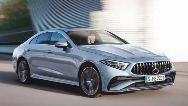 Сред Mercedes-ите, които биха попаднали включим в подобен списък, би трябвало да бъдат G-Class, AMG GT или настоящият SL. Вместо тях обаче е включен CLS - купе, което със своите нетипични линии може да спечели колекционерите на утрешния ден. От само себе си се разбира, че един от най-търсените варианти може да бъде CLS 53 AMG, със задвижване на четирите колела 4Matic и 3,0-литров двигател с мощност 457 к.с. Тази версия обединява забележително представяне на пътя с лукс от висока класа.
