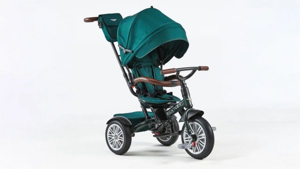 Тази комбинация от детска триколка и количка ще покаже на останалите мами на детската площадка вашето благосъстояние дори по-ясно от количествата силикон в устните ви. 
