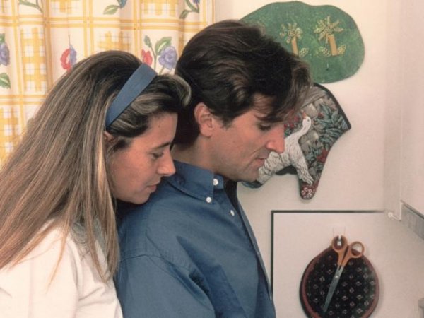 Алесандро Дзанарди е женен за Даниела от 1996 и има един син, Николо, роден през 1998. Алекс е автор на две книги, обект на няколко документални филма, и член на американската Зала на славата на моторните спортове от 2013. 

