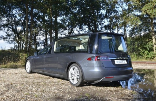 Катафалка Tesla Model S