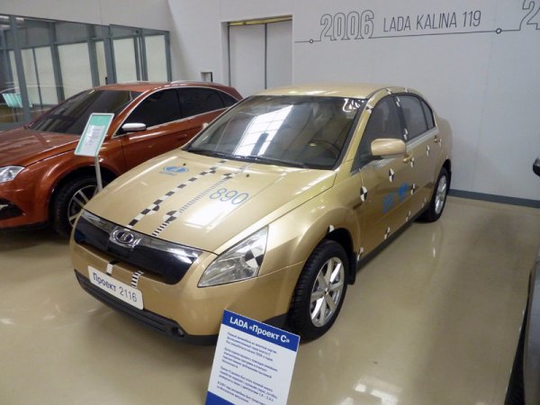 Този проект е разработен съвместно с канадската Magna и показан през 2006 година. Появата на Renault като инвеститор обаче слага край на работата с Magna, иначе това спокойно можеше да се превърне и в сериен модел. 
