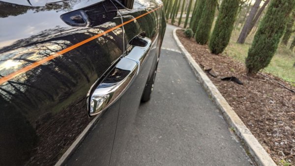 Страничната линия - т. нар. coachline - се рисува ръчно в Гудууд от човека с най-сигурната ръка в света