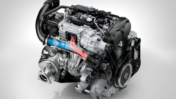 Стартира серията Drive-E, като първия мотор в нея е 1,6-литров дизел, резултат от сътрудничеството с PSA Group.
