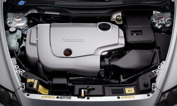Volvo дебютира с втория си собствен дизелов двигател - редови четирицилиндров агрегат.

