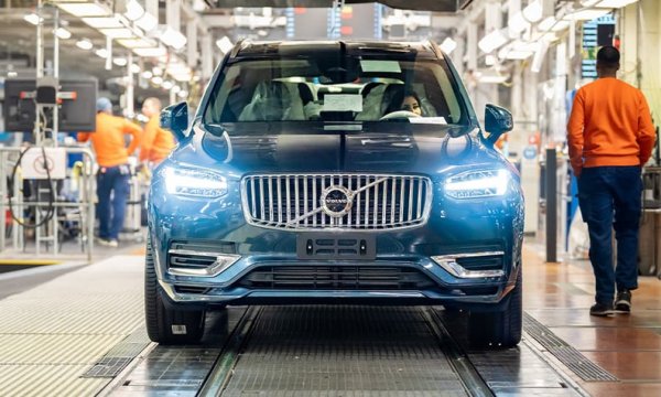 Последният дизел на Volvo слиза от линията в завода му в Торсланда, близо до Гьотеборг (Швеция). Това е XC90, който ще бъде изложен в новия музей на автомобилния производител World of Volvo в Гьотеборг.