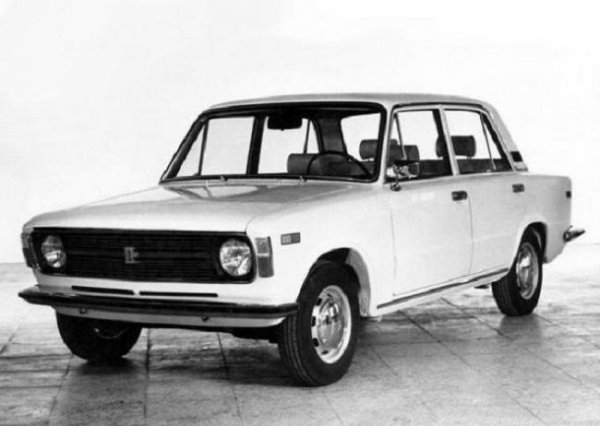 <p>Прототипите на руското автомобилостроене<br /><br />ВАЗ 2105 "Жигули" от 1976 г</p>