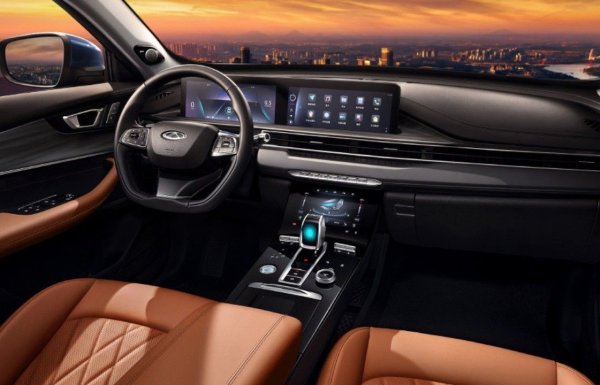 Този кросоувър изглежда по-скъп, отколкото струва. Богатото оборудване, меките материали в кабината и безупречната звукоизолация му дават шанс срещу много европейски и японски SUV. И всичко това със 7-годишна гаранция.