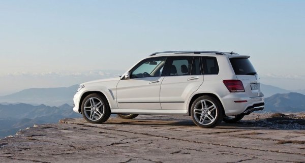 Среден пробег: 123,000 км
Фейслифтът от 2012 леко заобли формите на квадратестия SUV и му добави допълнителни удобства. През 2015 имаше сервизна акция заради дефектен обтегач на ангренажната верига при дизела OM 651. В инспекциите на TUV моделът се представя много добре във всички области освен една - амортисьорите, където попада директно в червената зона. Впрочем не е нещо неочаквано за тежък и висок SUV, настроен за комфорт. 
