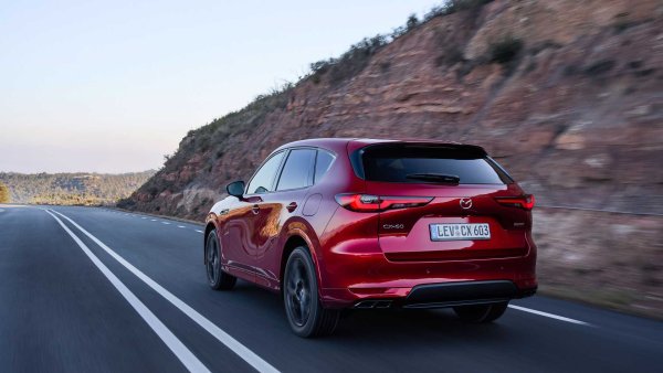 Ако говорим за пробег без зареждане, то той е 1160 км с пълен резероар. Този SUV има вторият по големина багажик в списъка с 57- литра, като стандартно получава 18-цолови джати. Цените му стартират от 44 430 евро