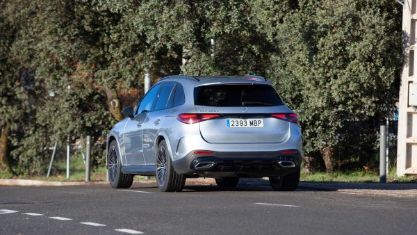 Говорейки за технически данни, мощността на тази модифисация е 220 к.с., а средният разход &ndash; 5,2 л/100 км. С пълен резервоар може да се изминат 1125 км (поне на теория). Скоростната кутия е деветстепенна 9G-TRONIC преобразувател на въртящия момент. Цената на GLC е 60 745 евро, което го прави и най-скъпият в този списък.