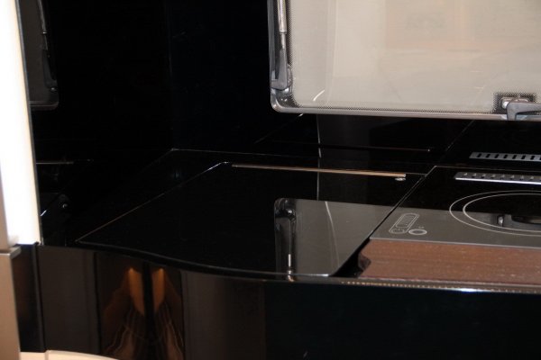 Knaus Tabbert Caravisio - концептуална каравана, вдъхновена от яхтите 