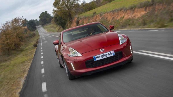 Години на производство: 2007-2020

На кои модели се монтира: Infiniti G, Q50, Q60, M, Q70, EX, QX50, FX, QX70; Nissan 370Z, Fuga, Skyline; Mitsubishi Proudia

Неслучайно серията VQ на "шестаците" на Nissan често е включвана в класациите на най-надеждните двигатели в света. С навременна поддръжка, използваща висококачествени компоненти, както и редовно почистване на радиаторите, пробегът преди основен ремонт може да надхвърли 400 000 км! В много страни модификацията VQ35HR се среща по-често, но "братовчедът" VQ37VHR с обем от 3,7 литра се е доказал като най-добрият.
