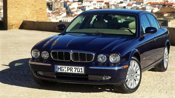 Години на производство: 1999-2011

На кои модели се монтира: Jaguar S-Type, X-Type, XF, XJ; Lincoln LS

Английският V6 няма нищо общо с историите за постоянно повреждащите се модели на Jaguar. Може да се предположи, че всичко това е свързано с първоизточника. Двигателят AJ30 е роднина на серията V6 на Duratec, разработен съвместно от Ford и Mazda. В същото време английският мотор има много разлики в дизайна си.
