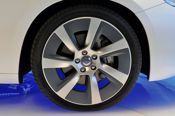  Volvo V60 Plug-In Hybrid