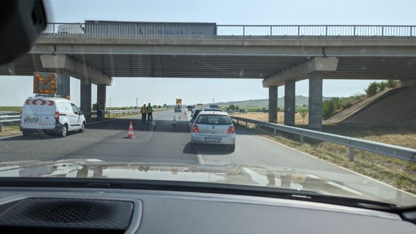 Последната важна точка предвижда "рехабилитация и модернизация на съществуващата пътна инфраструктура за осигуряване на оптимална скорост и оптимални режими на управление на автомобилните двигатели". На по-нормален език това означава да се преразгледа пътната мрежа и съществуващите ограничения на скоростта; да се премахнат принудителните забавяния, излишни завои и т. н. Подобен план съществува от години и ако не грешим, бе изтълкуван от същите медии, които сега плащат собствениците на стари коли, като "Премахват завоите от пътищата". Понеже пътностроителните проекти са много интересни за всяка власт в България в последните 30 години, очакваме поне част от тези намерения наистина да бъдат финансирани от бюджета. А вече на какво ниво ще са експертизата и изпълнението, е отделна тема. 
