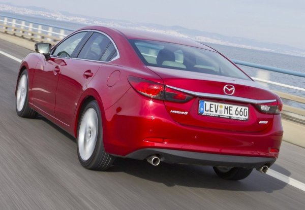 Ако в предишните поколения собствениците често са се оплаквали от тракане, то при корпуса на GJ японците са вършили огромна работа по грешки. Кормилните накрайнrци са сравнително здрави, като ресурсът им е 100 000 км. Ресурсът на самата рейка е средно между 150 000 и 180 000 км.