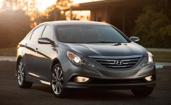 Седмото поколение Sonata направи голяма крачка напред по отношение на надеждността. Неговото електрическото сервоуправление е разположено на кормилната колона. По правило механизмът не изисква сериозна намеса до 150 000 км, като това се отнася за всички модификации на популярния корейски седан.