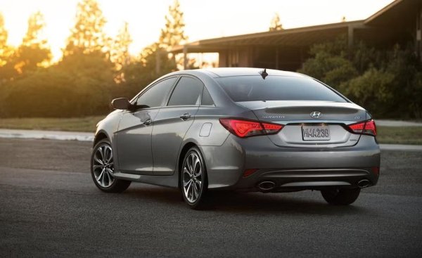 Един от проблемите при по-старите поколения - износването на еластичната връзка на ESR, се среща много по-рядко при поколението LF, тъй като тя започна да се изработва от по-плътен полимер. Ако се чуе леко почукване при завъртане на волана, това е нормално: цената на тази част е ниска, въпреки че при голям пробег самият усилвател може да изисква внимание.