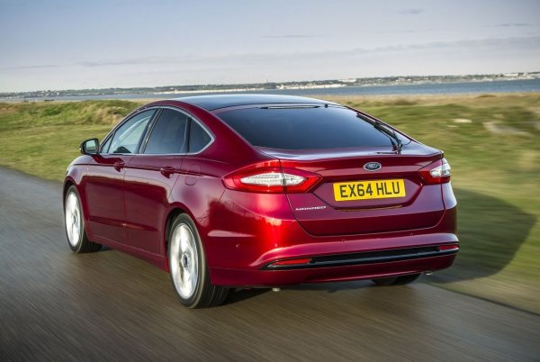 Електрическите системи на Mondeo понякога изискват внимание - възможни са софтуерни повреди, които се решават чрез препрограмиране на контролния блок на усилвателя (PSCM). Също така е критично важно да се следи състоянието на прашниците - поради ниското им разположение, влагата може бързо да увреди лагера на електрическия мотор.