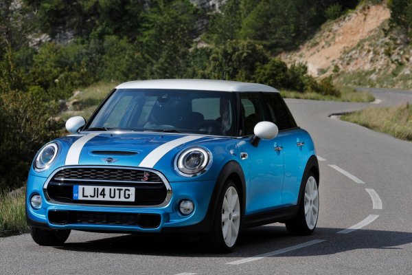 Новото поколение MINI с пет врати