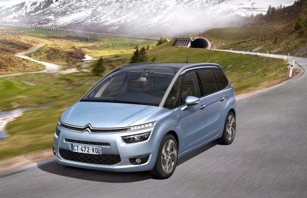 Дължина: 4602 мм, просвет: 140 мм, багажник: 170/645 л (7/5 места).

Този модел се продаваше официално до 2017, като се наричаше C4 Grand Picasso. Думата Grand означава удължената версия (плюс 174 мм към основата) и седем седалки. Дори коли на 5-6 години се побират в посочения бюджет.

Бензиновият двигател EP6 1.6 (150 к.с.) е изключително неуспешен. Но дизеловите двигатели не са лоши - стари и много издръжливи DV6 1.6 (115, 120 к.с.) и DW10 2.0 (150 к.с.), както и новото семейство DV5 1.5 (131 к.с.). Типичните проблеми за дизелите са налични - филтърът за частици и EGR системата се запушват, а помпата и инжекторите страдат от лошо гориво. 
