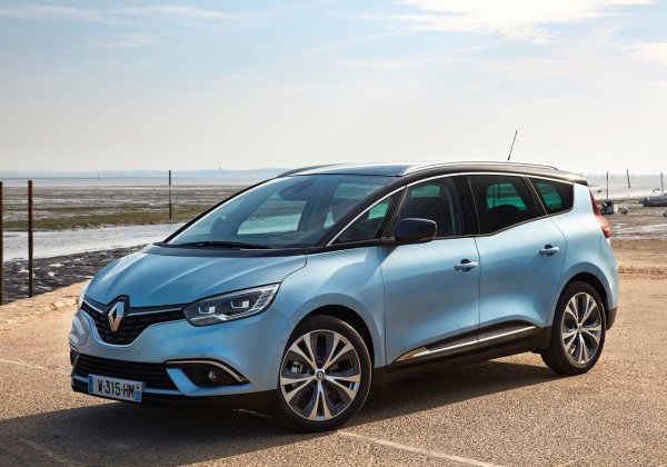 Дължина: 4630 мм, просвет: 170 мм, багажник: 189/718 л.

Той е създаден на шасито на "четвъртия" Megan, като 7-местната кабина се предлата за версията Grand, при която дължината е увеличена с 224 мм.

Бензиновите турбо двигатели 1.2 и 1.3 са добре познати, като при първият имаше проблеми, които производителят отстрани. Затова е по-добре да се търсят дизеловите K9K 1.5 (110 к.с.) и R9M 1.6 (130 к.с.). Те имат типични проблеми с дизеловото гориво, но като цяло ресурсът им е много по-висок. 
