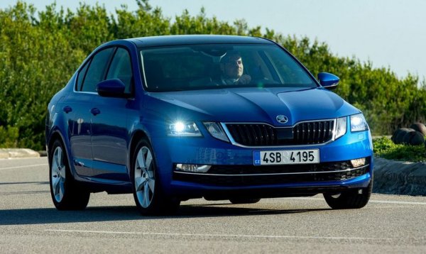 Спрямо 2025: -15% спад
Octavia доскоро бе единственият модел, който попада в Топ 15 и при новите, и при употребяваните. Вече дели тази слава с Tucson. Но при чешкия модел тенденцията е обратната - спад в търсенето, при това с темпо, което надхвърля общото свиване на пазара. 
