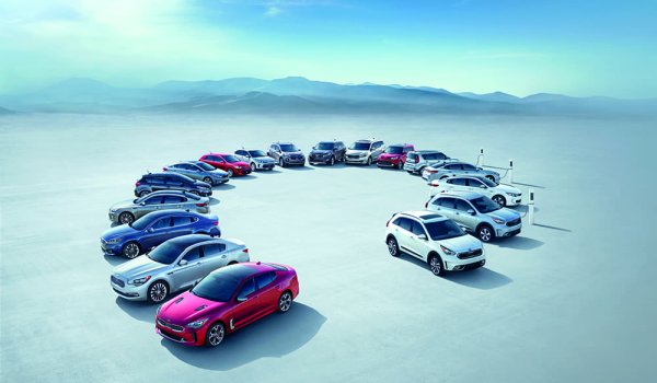 Названието Kia е възприето няколко години след основаването на компанията, но заради спецификите на корейския език и множеството възможни значения е трудно преводимо. Най-често се тълкува като "Надигаща се от Азия" или "идваща, изгряваща от Изток".
