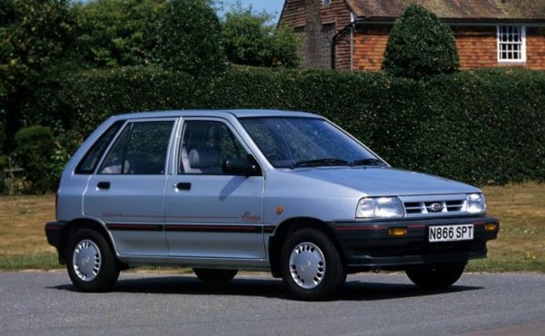 След стабилизирането на военната хунта на Kia е позволено да се върне към "цивилното" производство, но компанията не разполага с никакви технически разработки и патенти. Положението е спасено чрез лицензионен договор с Ford, който позволява на корейците да произвеждат компактния Ford Festiva под името Kia Pride. 
