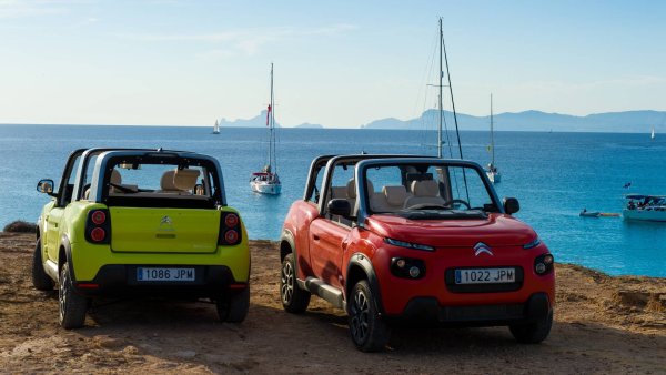 Въпреки че вече не се продава, това любопитно „изобретение“ има място в този списък (то дори не беше произведено от Citroën, а от Bolloré), тъй като беше един от първите електрически модели, които заложиха на ретро-тенденцията. В този случай не само концепцията и духът на един толкова желан днес класически модел, като оригиналния Mehari, бяха частично възстановени, но и неговото име. Докато се продаваше, той предлагаше мощност от 68 к.с. и пробег от около 200 км в градска среда. 