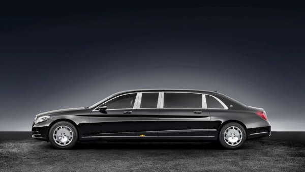 Този път неоспоримо първо място за Mercedes-Maybach S600 Pullman, който тежи 3060 килограма, а серийно произвежданата му бронирана версия Guard удря на кантара 5.1 тона.
