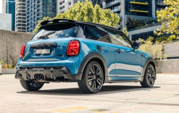 Тук дори няма достатъчно модели за Топ 10, а само Топ 4. 20-те процента ръст при MINI Hatch са много добър показател на фона на спада при всички останали. 

1. MINI One/Cooper - 25,882 автомобила (20.1% ръст спрямо 2020)
2. Audi A1, S1 - 11,111 (-34.8%)
3. Lancia Ypsilon - 10,770 (-17.2%)
4. DS 3 Crossback - 3,311 (-15.5%)
ОБЩО - 51,074 (-8.0%)
