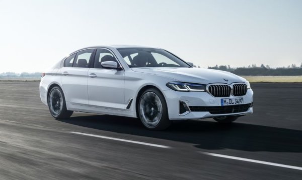 Все още доста солиден аванс за "петицата" на BMW, докато интересът към Е-класата на Mercedes се е свил с цели 34 процента. И тук не са стигнали бройки за пълноценен Топ 10. 
