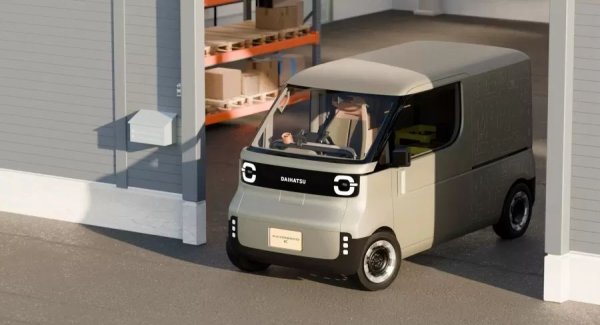 Daihatsu показа и концепцията Kayoibako-K. Името се превежда като "модулна кутия". Търговската версия разполага с единична шофьорска седалка, плаващо арматурно табло и трансформируема товарна зона с асистент за доставка, задвижван от изкуствен интелект.
